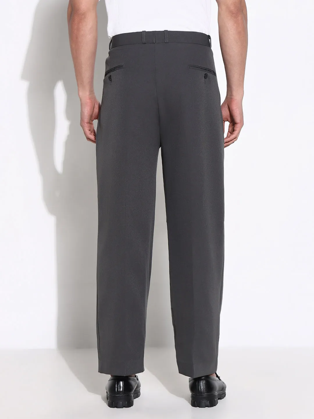 Men Grey Solid Loose Fit Low-Rise Pleated Trousers