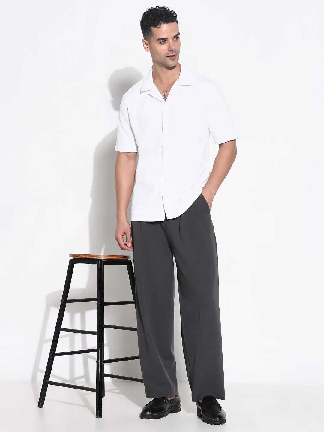 Men Grey Solid Loose Fit Low-Rise Pleated Trousers