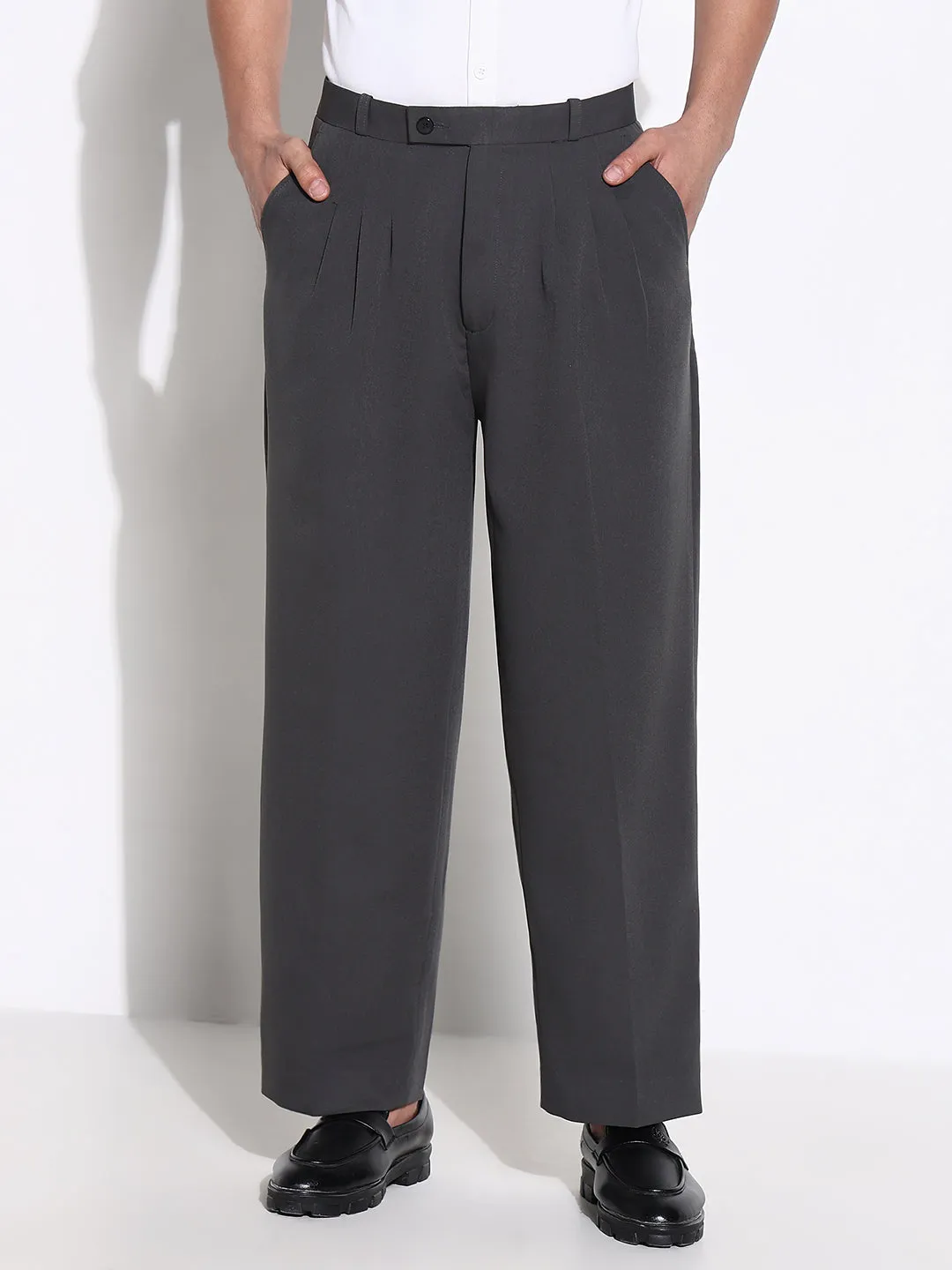 Men Grey Solid Loose Fit Low-Rise Pleated Trousers
