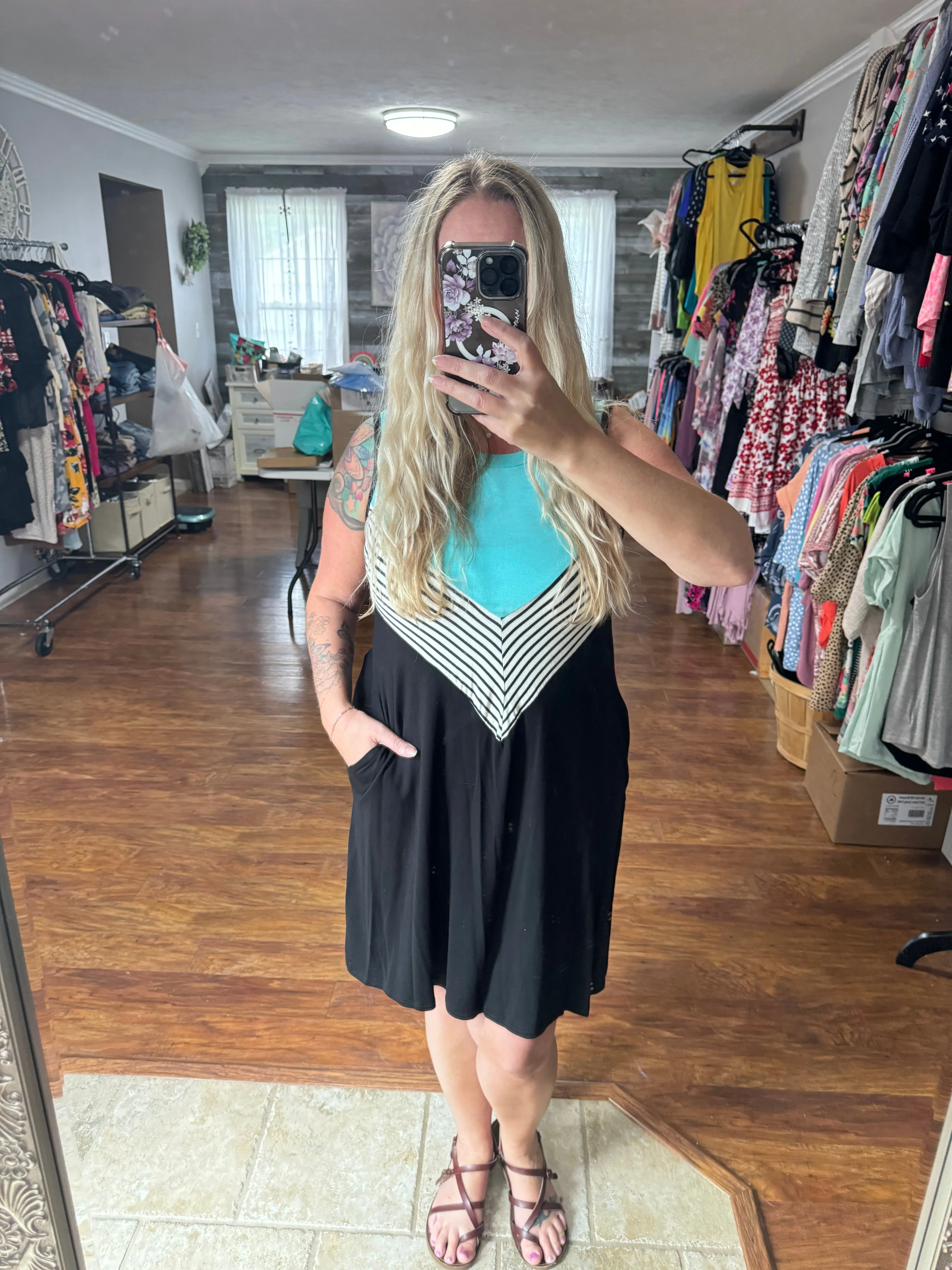 Mint chevron dress with pockets. S
